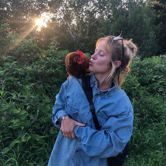 Meet your Posher, Valérie - Picture 1 of 1